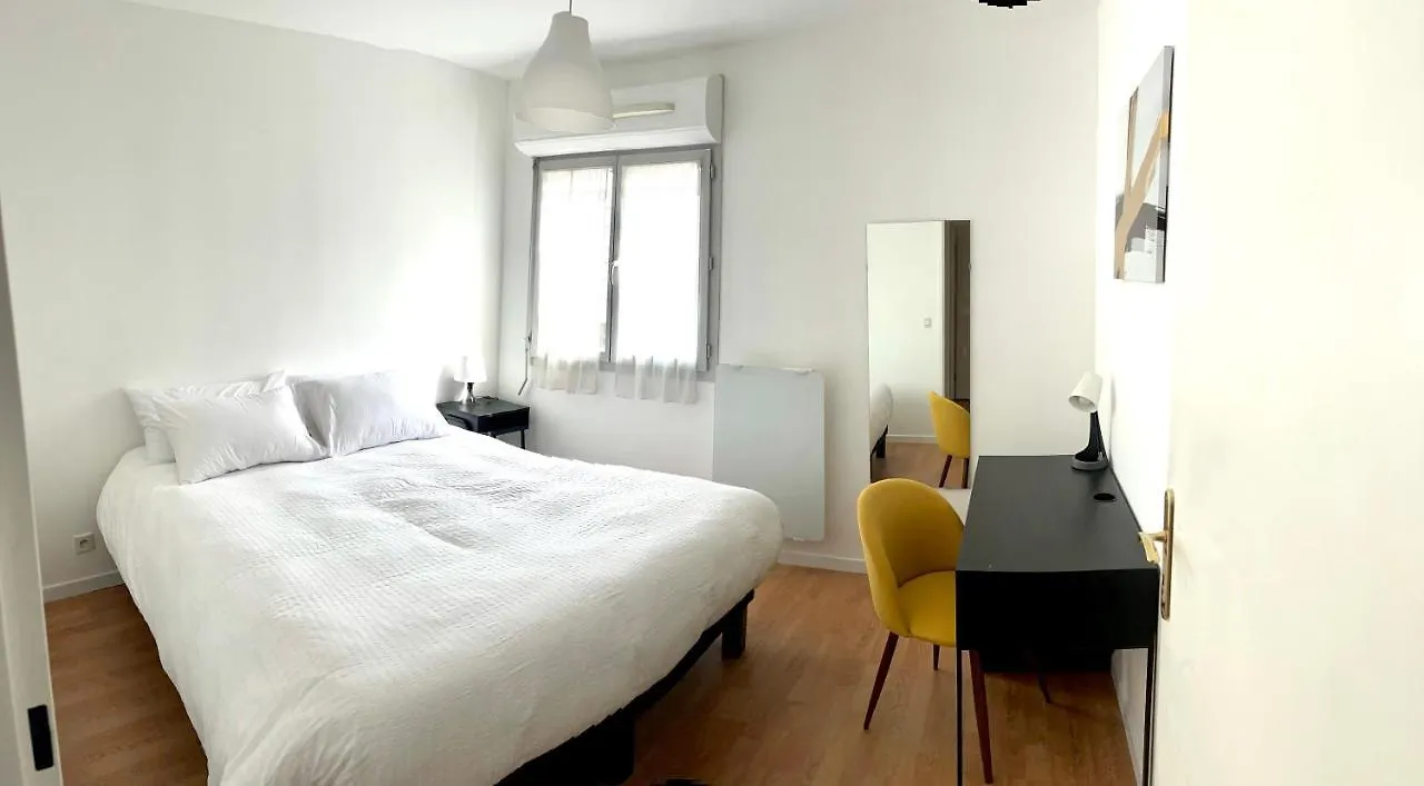 Superbe 3 Pieces Face Gare Tgv / Rer De Massy Apartment France